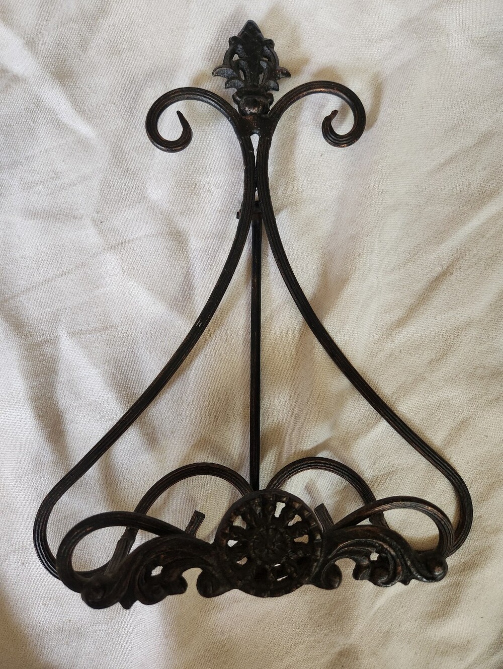 Vintage Style Scroll Metal Easel Plate Display Stand Black Copper Tone
